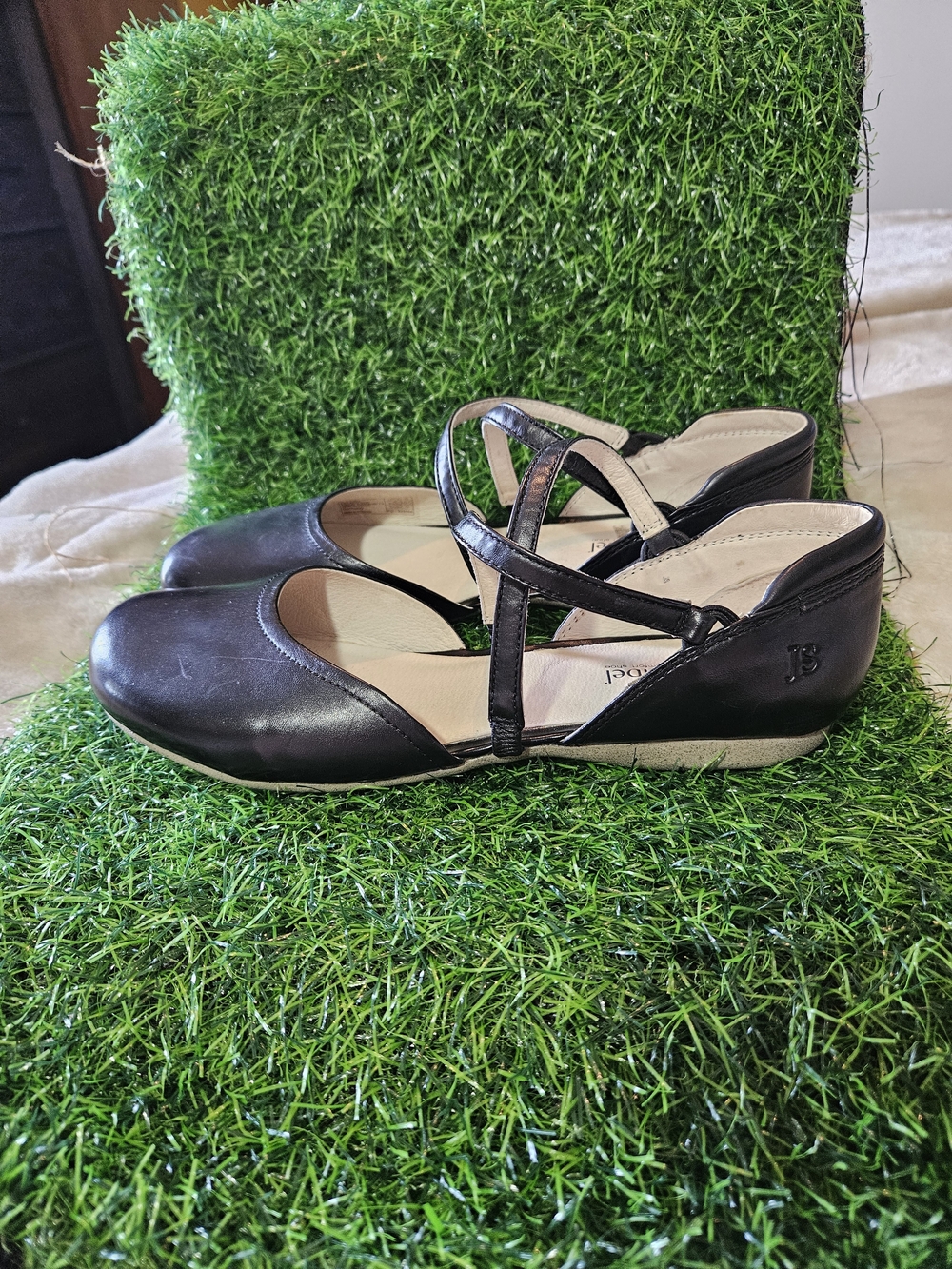 Josef Seibel Black Leather Mary Jane Cross-Strap Flats size 40 womens